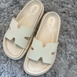 MIA sandals size 7
